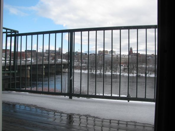94 Main St, Auburn, ME 04210